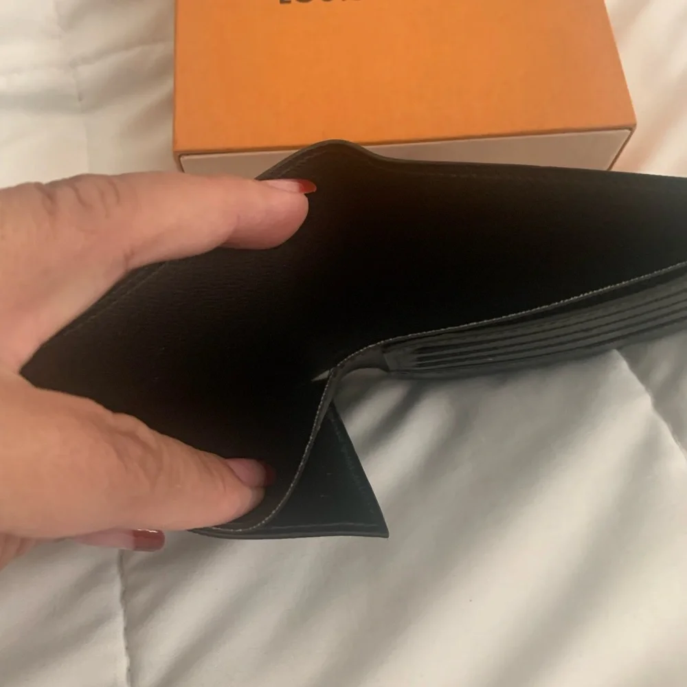 Authentic LV mens Wallet - Picture 5 of 6